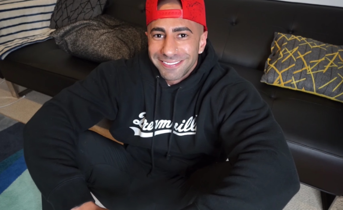 Fouseytube BEGS Twitch for forgiveness after ban