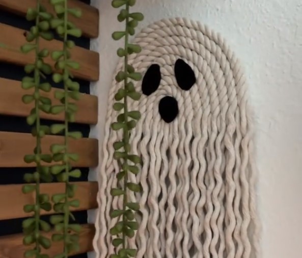 A TikTok Favorite: Make This Cute, Affordable DIY Ghost Décor For Halloween