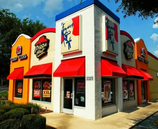 The “Holy Trinity” Of Fast Food Restaurants Goes Viral & Europeans Can’t Believe It’s Real