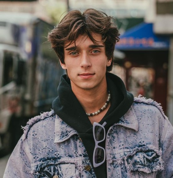TikTok Star Josh Richards Admits He ‘Hooked Up’ With Fellow Influencer Dixie D’Amelio Before