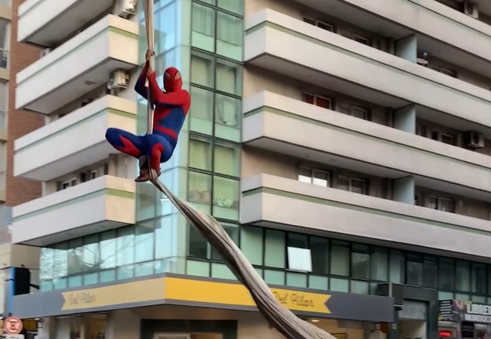 Viral Now: Argentine Spider-Man Puts On A Show On The Streets