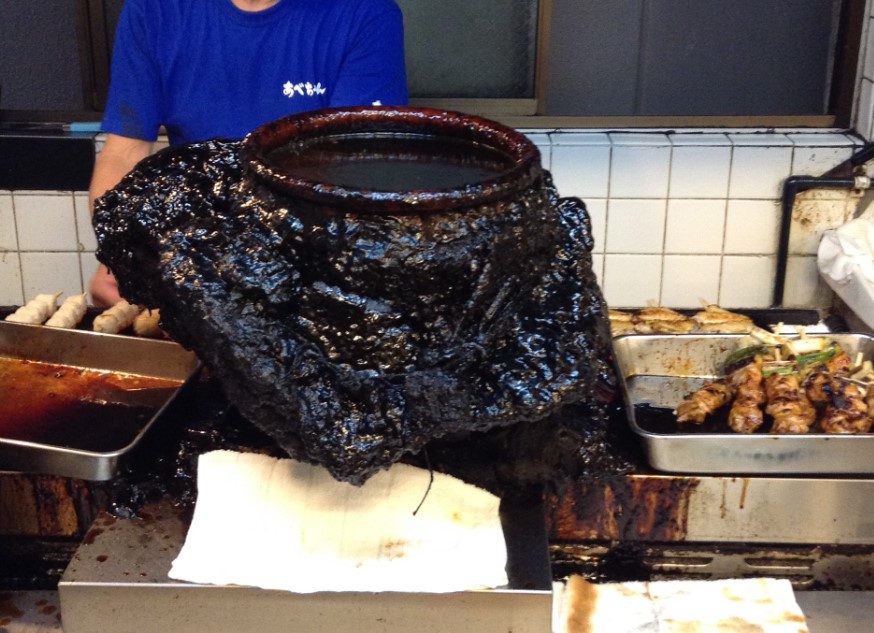 Restaurant In Japan Says The Secret To Their Flavorful Barbecue Is The Sauce Container They Haven’t Cleaned For 60 Years!