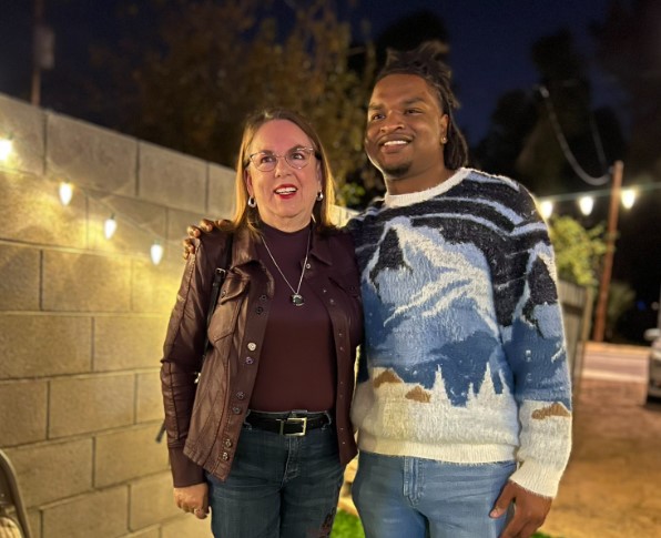 World Without Strangers: Grandma Who Accidentally Invited A Random Guy To Thanksgiving Dinner Is Doing It Again For The 8th Year