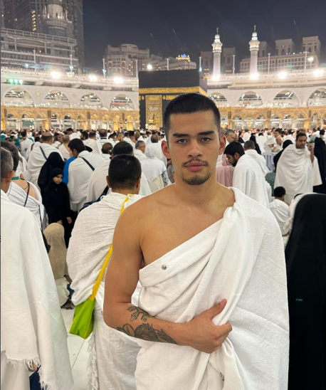 Sneako visits Mecca as part of Islamic pilgrimage