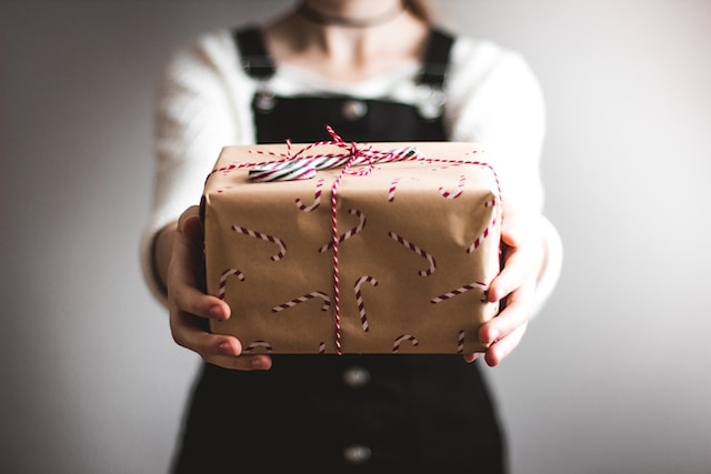 TikTok Teaches The Right Ways To Wrap Your Christmas Presents
